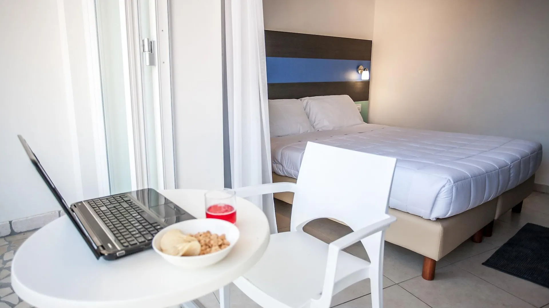 Hotel Oceanomare Punta Marina 3*,  Italy