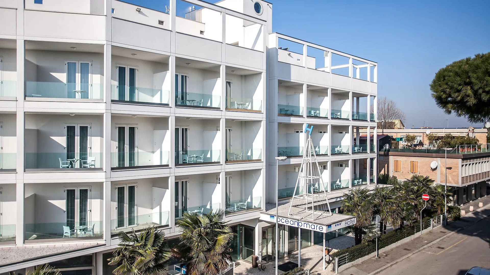 Hotel Oceanomare Punta Marina 3*,